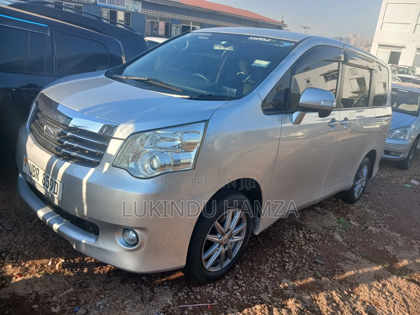 Toyota Noah 2010 Silver