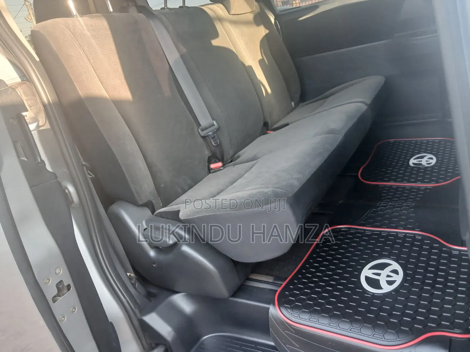 Toyota Noah 2010 Silver