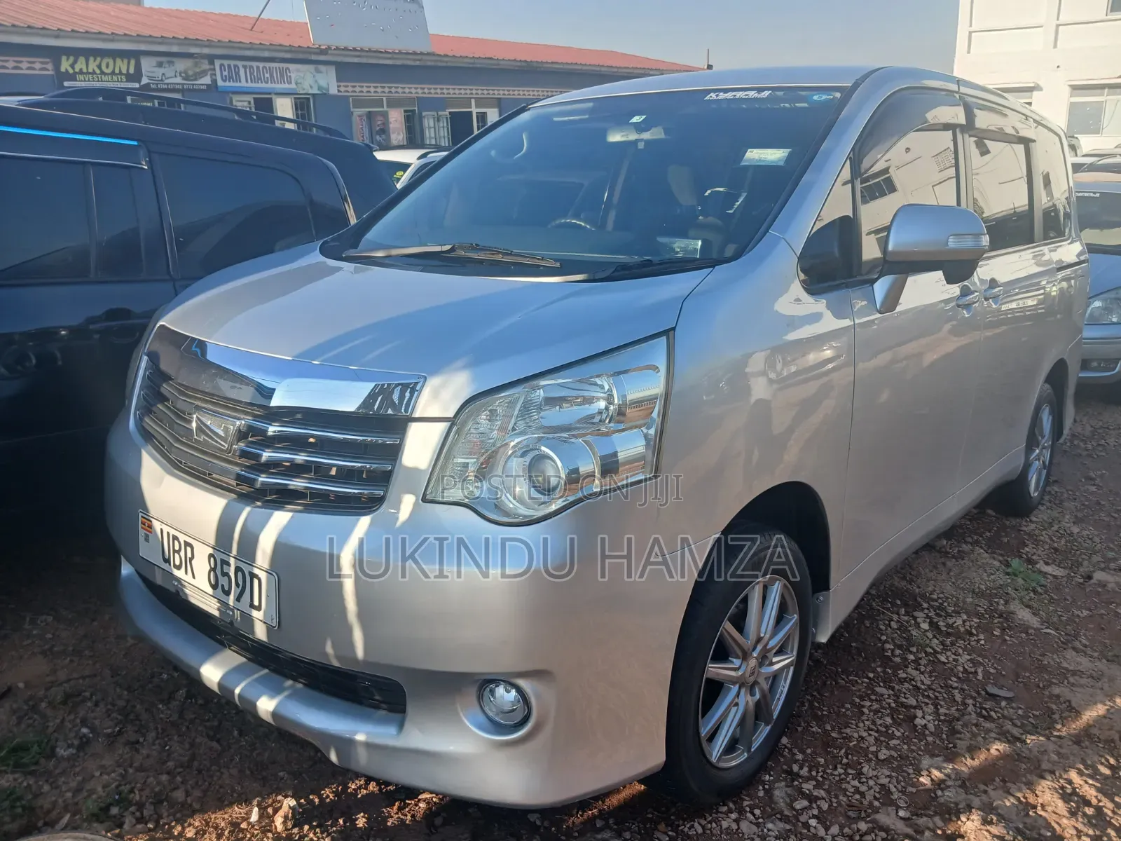 Toyota Noah 2010 Silver