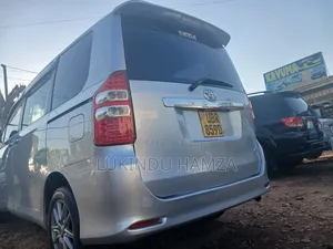 Toyota Noah 2010 Silver