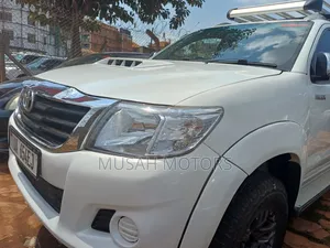Toyota Hilux 3.0 D-4D 4x4 2013 White
