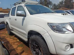 Toyota Hilux 3.0 D-4D 4x4 2013 White