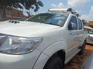 Toyota Hilux 3.0 D-4D 4x4 2013 White