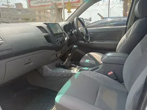 Toyota Hilux 3.0 D-4D 4x4 2013 White