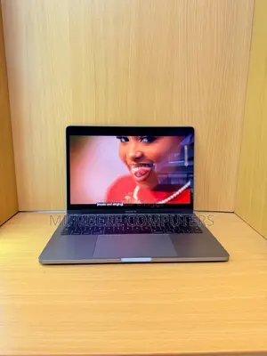 Laptop Apple MacBook Pro 2017 16GB Intel Core i7 SSD 256GB