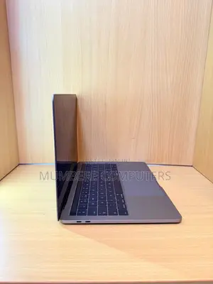 Laptop Apple MacBook Pro 2017 16GB Intel Core i7 SSD 256GB