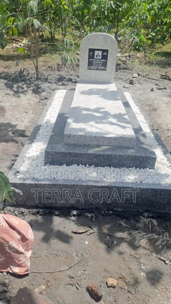 Moslem Grave Finishing
