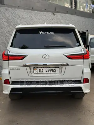 Lexus LX 570 AWD 2018 White