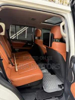 Lexus LX 570 AWD 2018 White