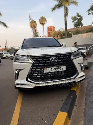 Lexus LX 570 AWD 2018 White