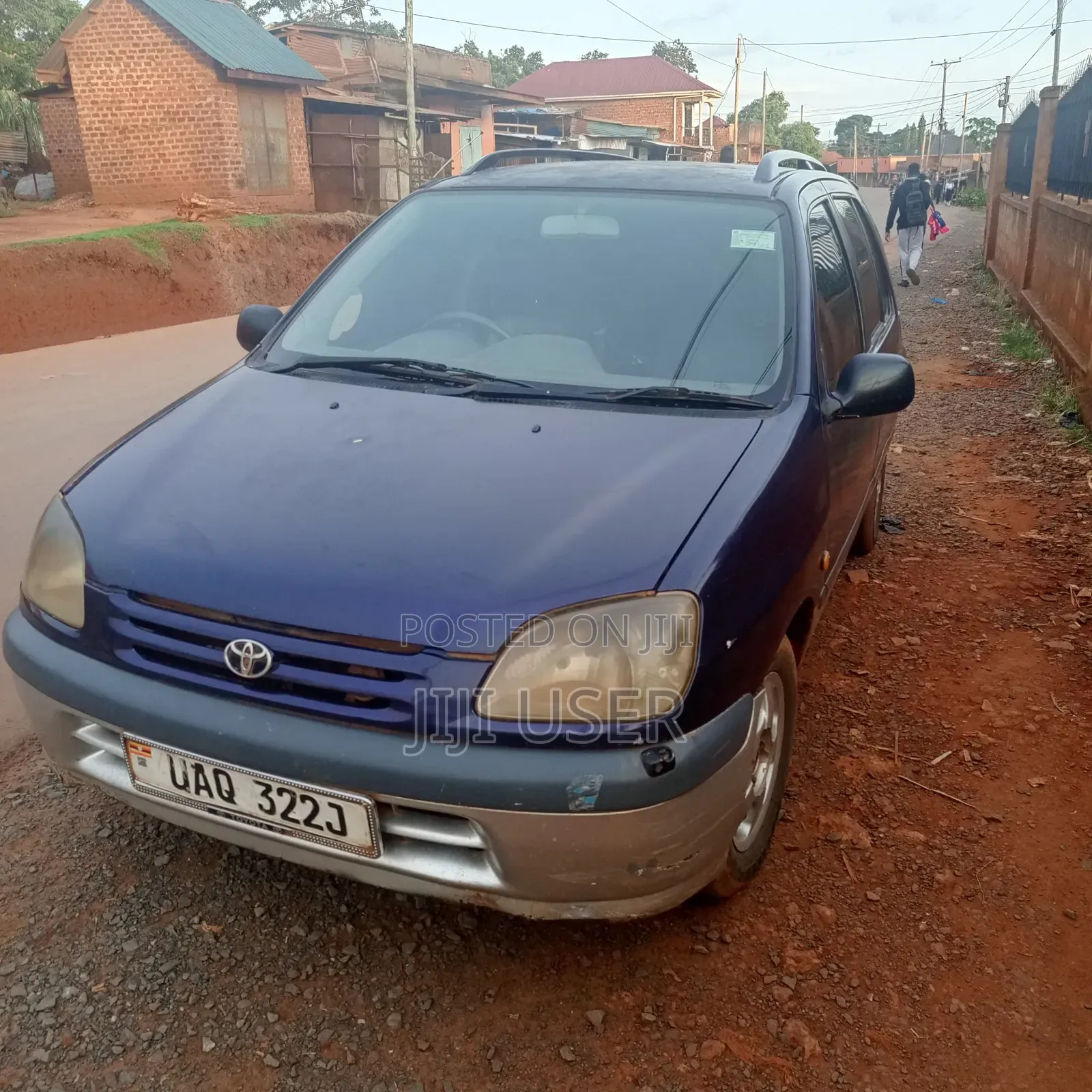 Toyota Raum 2000 Blue