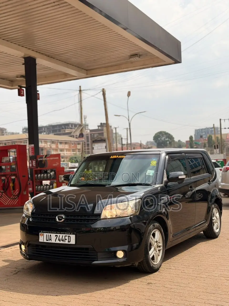 Toyota Corolla Rumion Hatchback 1.5 FWD 2011 Black