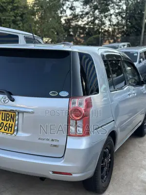Toyota Raum 2008 Silver