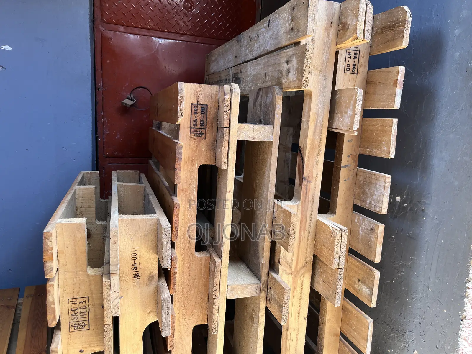 Pallets...........