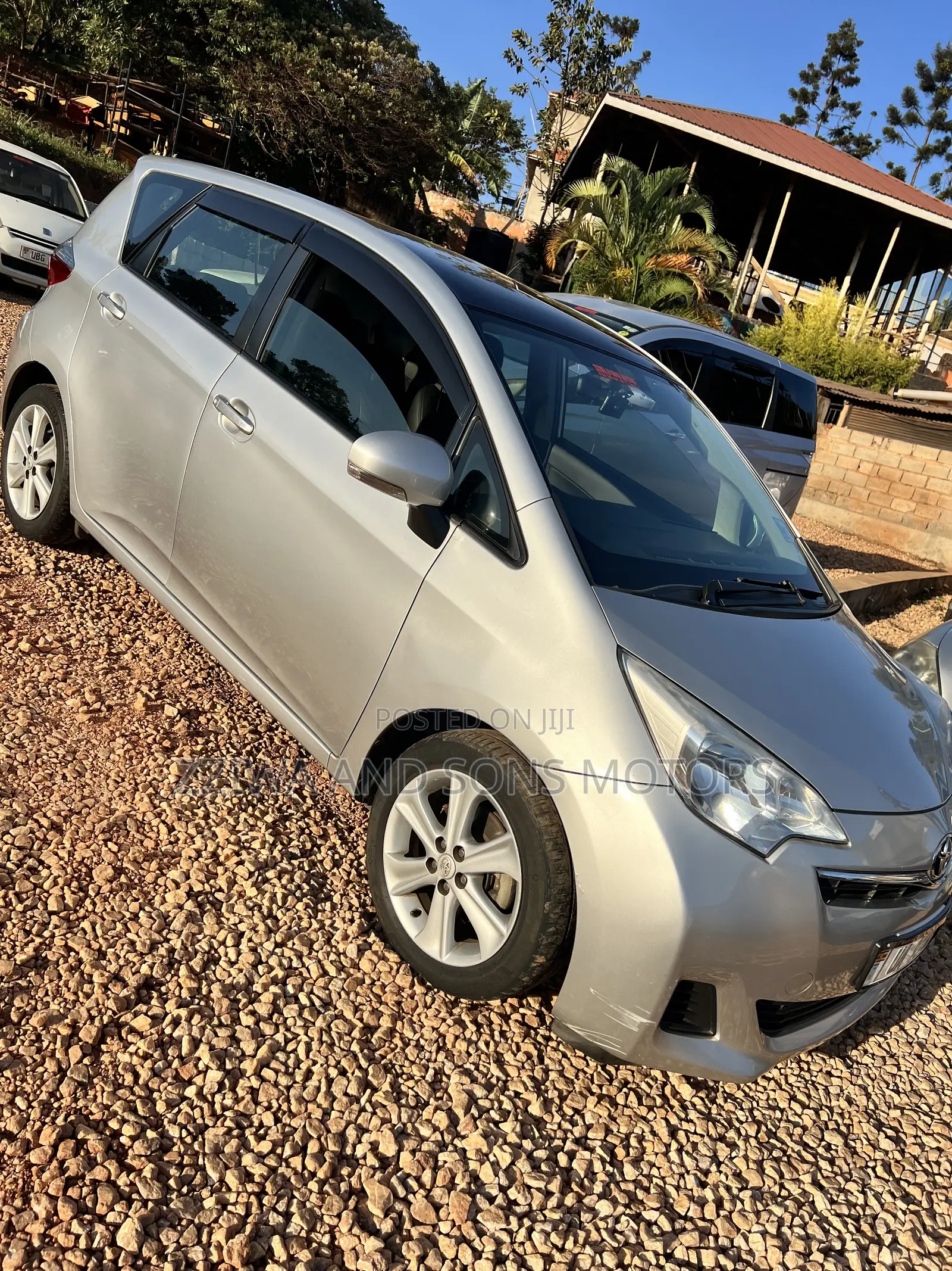 Toyota Ractis 1.5 AWD 2014 Silver