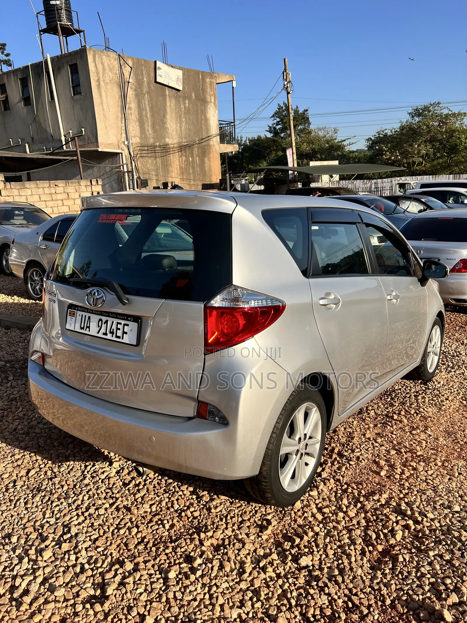 Toyota Ractis 1.5 AWD 2014 Silver