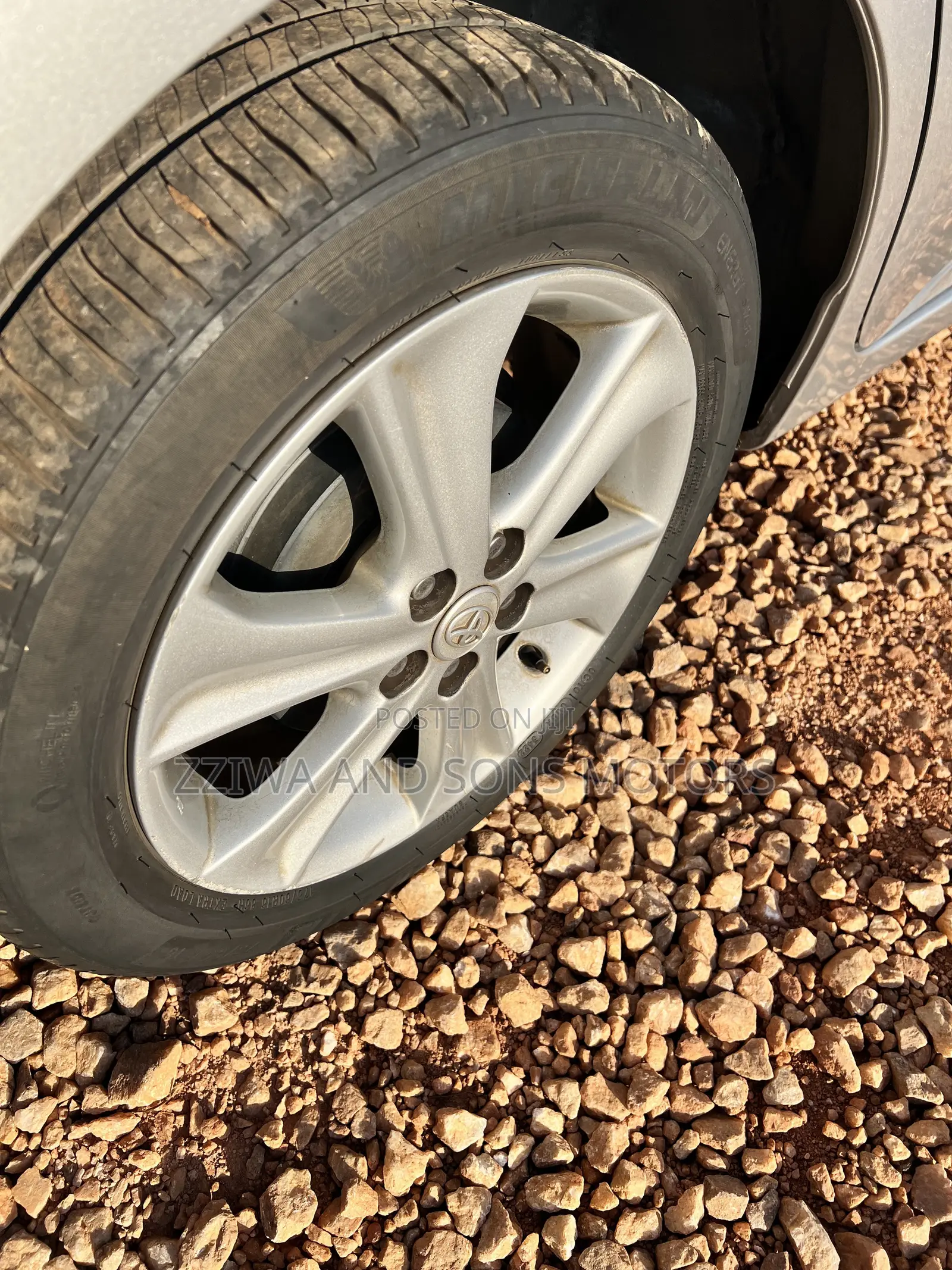 Toyota Ractis 1.5 AWD 2014 Silver