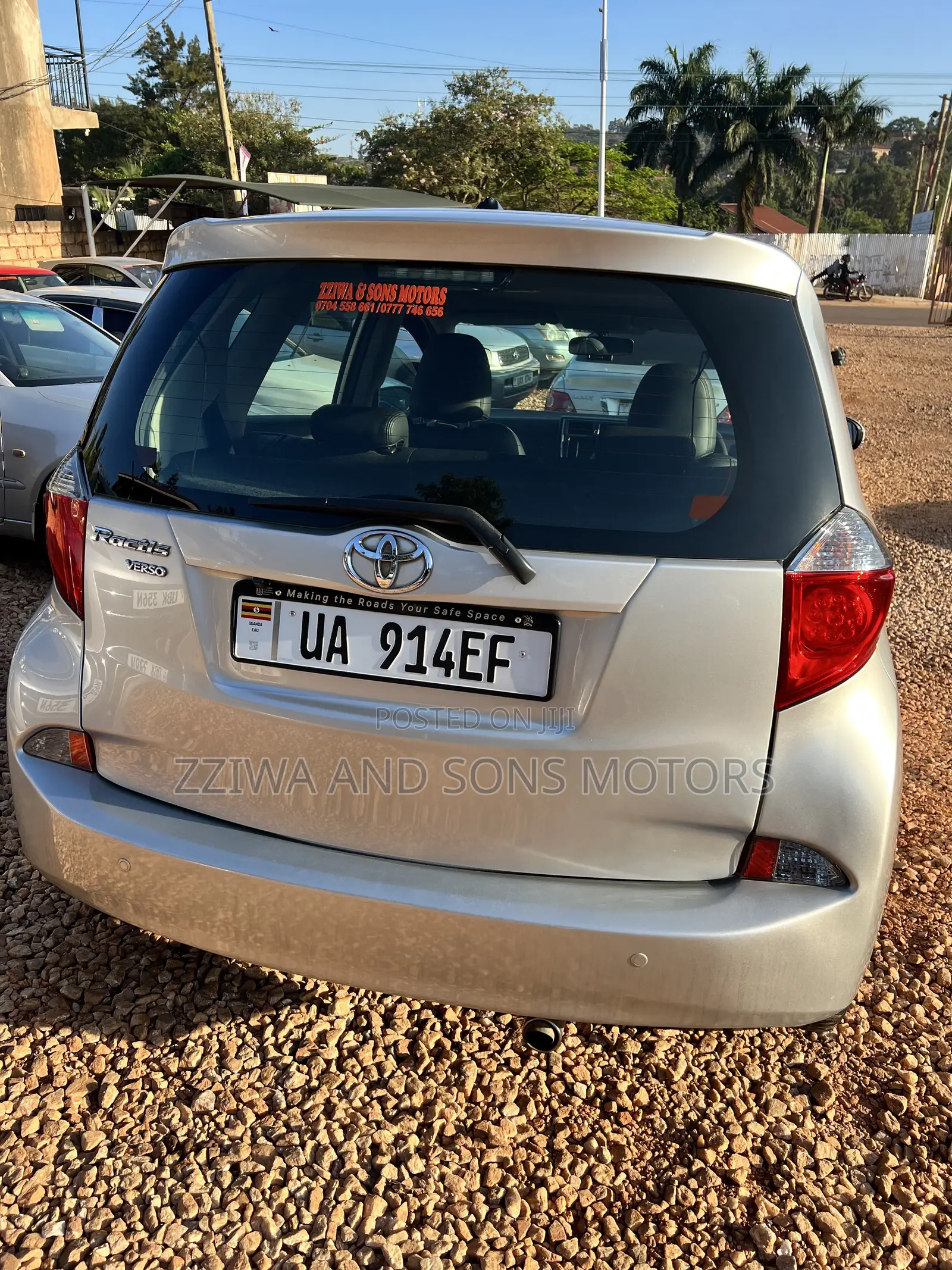 Toyota Ractis 1.5 AWD 2014 Silver
