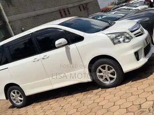 Toyota Noah 2.0 143hp AWD (8 Seater) 2011 White