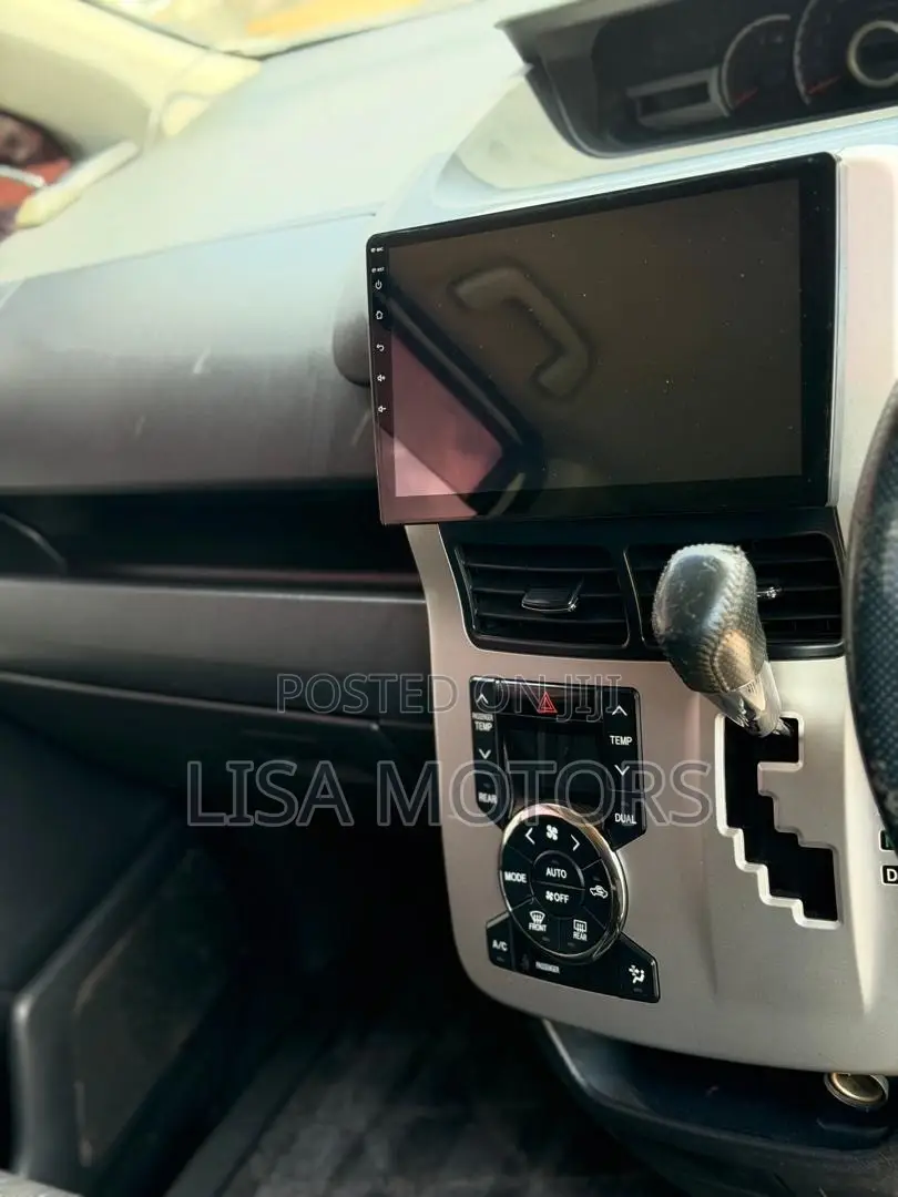Toyota Noah 2.0 143hp AWD (8 Seater) 2011 White