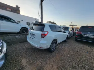 Toyota Vanguard 2011 White
