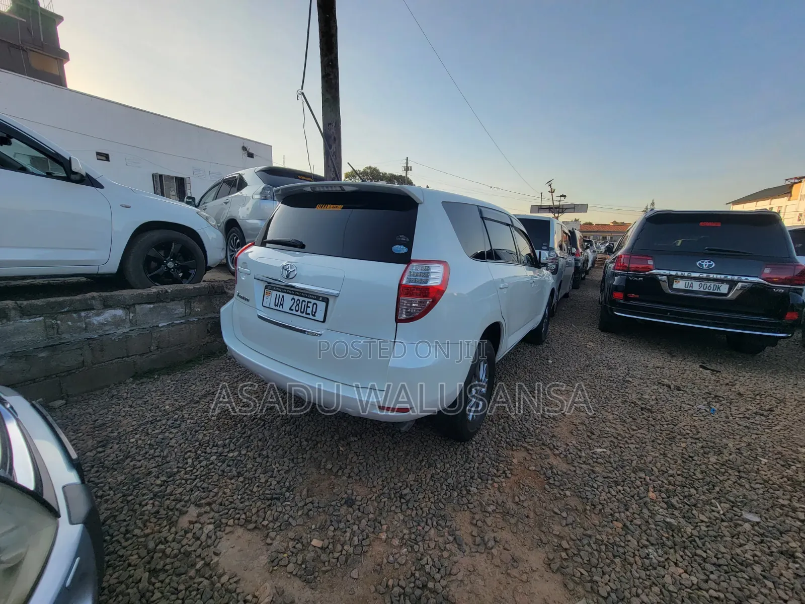 Toyota Vanguard 2011 White
