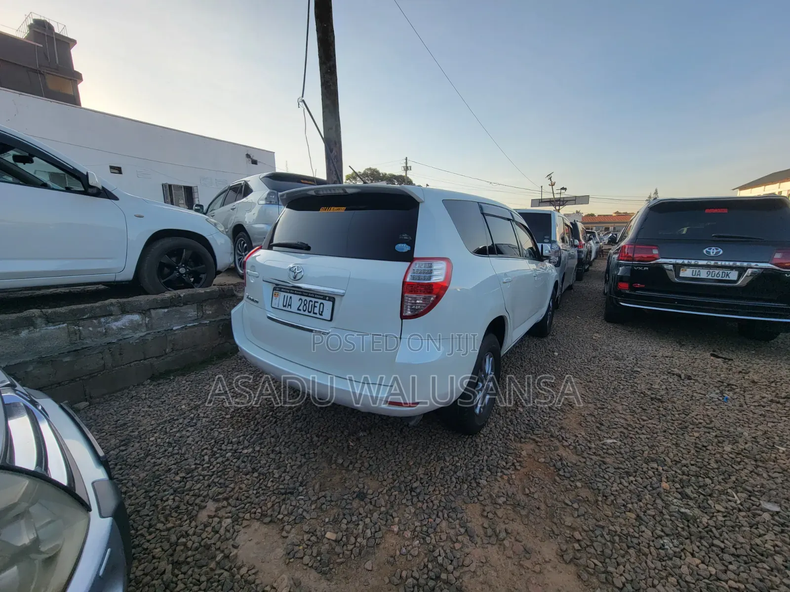 Toyota Vanguard 2011 White