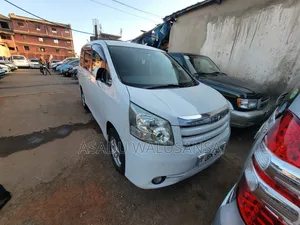 Toyota Noah 2009 White