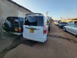 Toyota Noah 2009 White