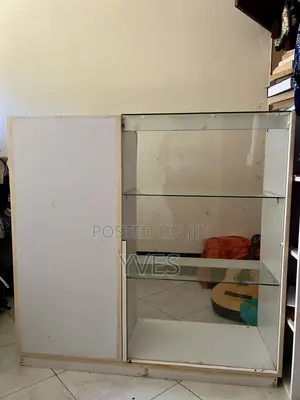 Keep Clothes or Ustensiles Here. It’s in a Good Condition.