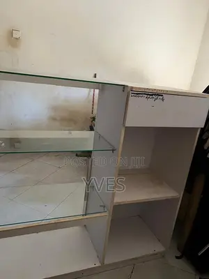 Keep Clothes or Ustensiles Here. It’s in a Good Condition.
