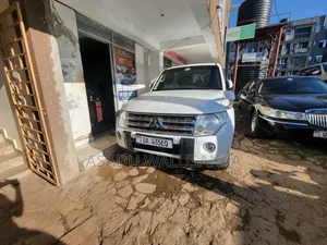 Mitsubishi Pajero 2015 White
