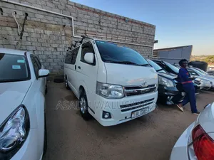 Toyota HiAce 2012 White