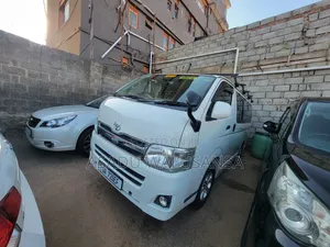 Toyota HiAce 2012 White