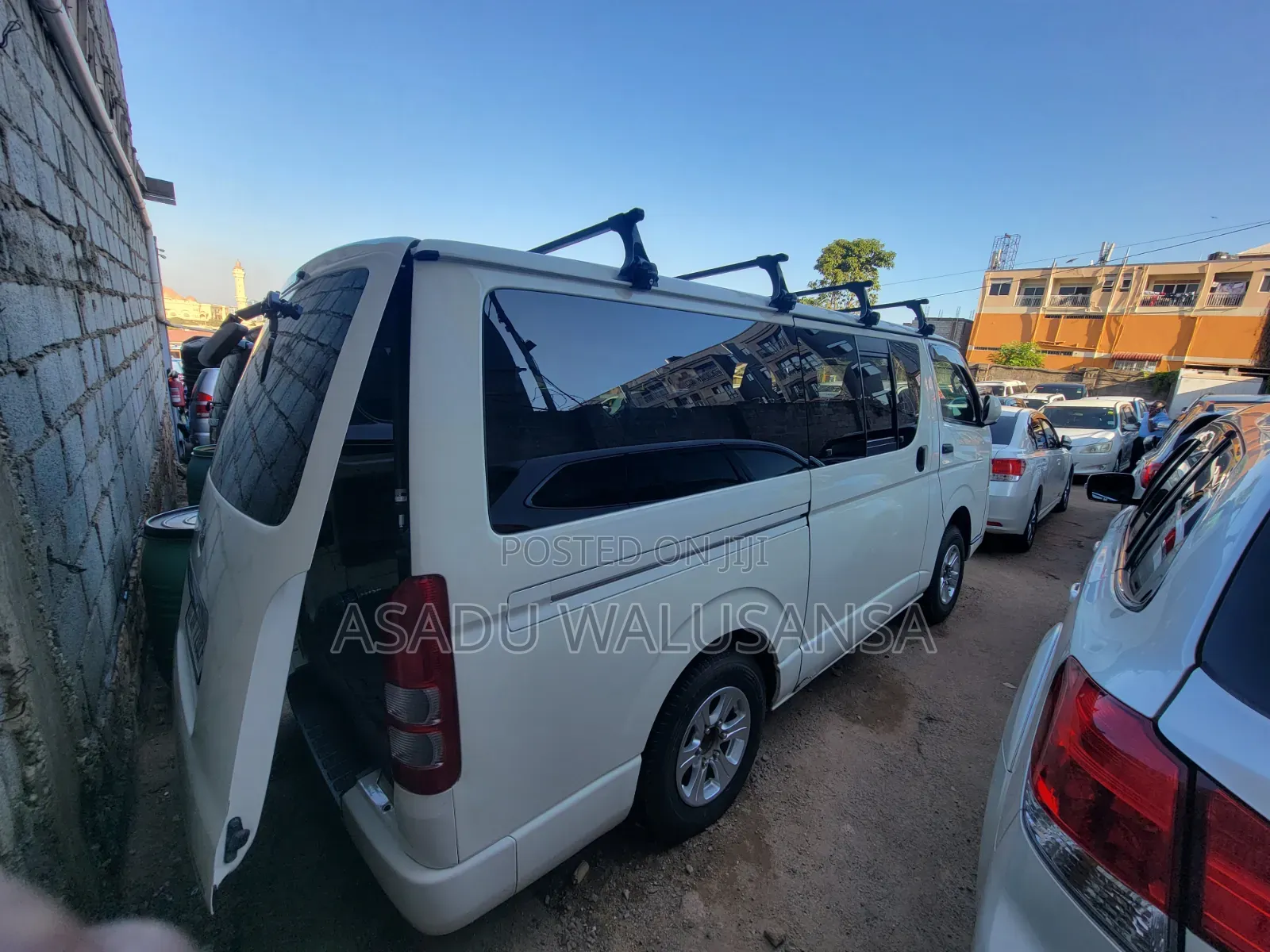 Toyota HiAce 2012 White