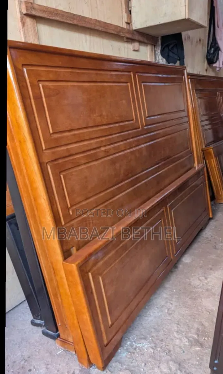 5by6 Wooden  Comfortable en Strong Bed