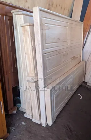 5by6 Wooden  Comfortable en Strong Bed
