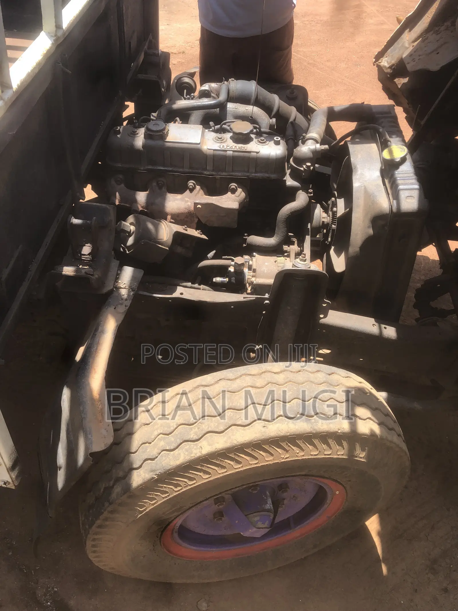 Isuzu Elf Track