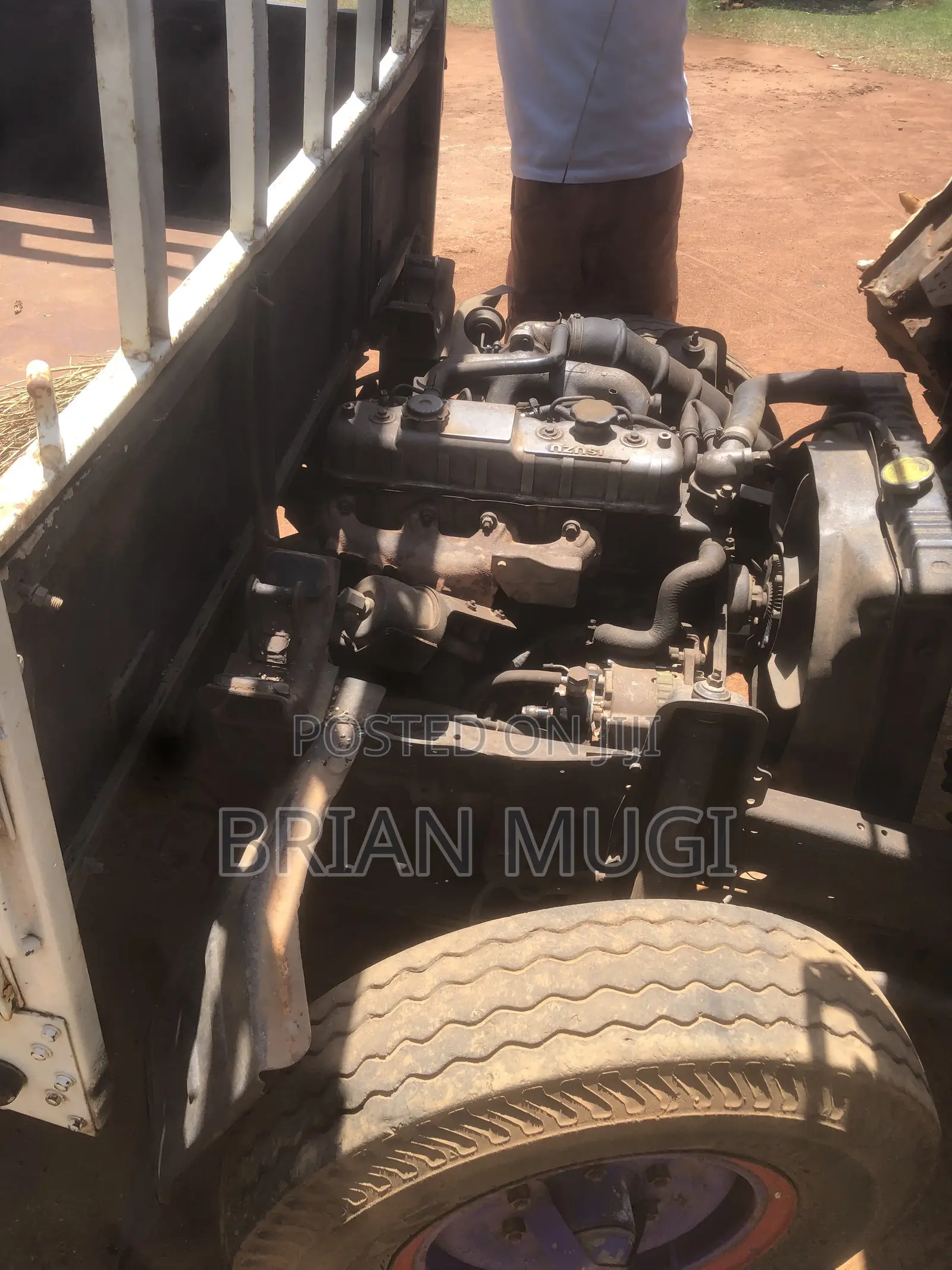 Isuzu Elf Track