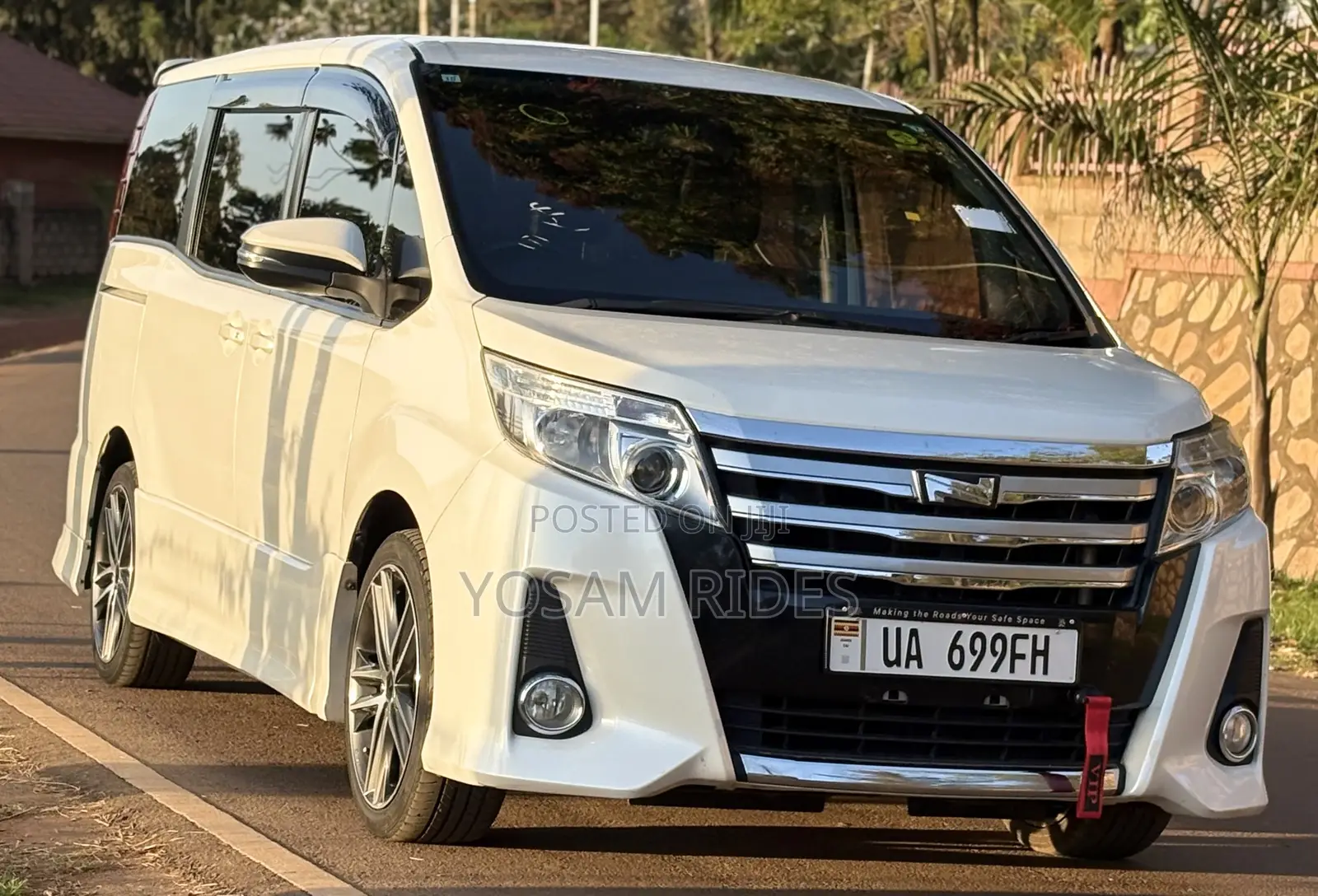 Toyota Noah 2.0 FWD (7 Seater) 2015 White