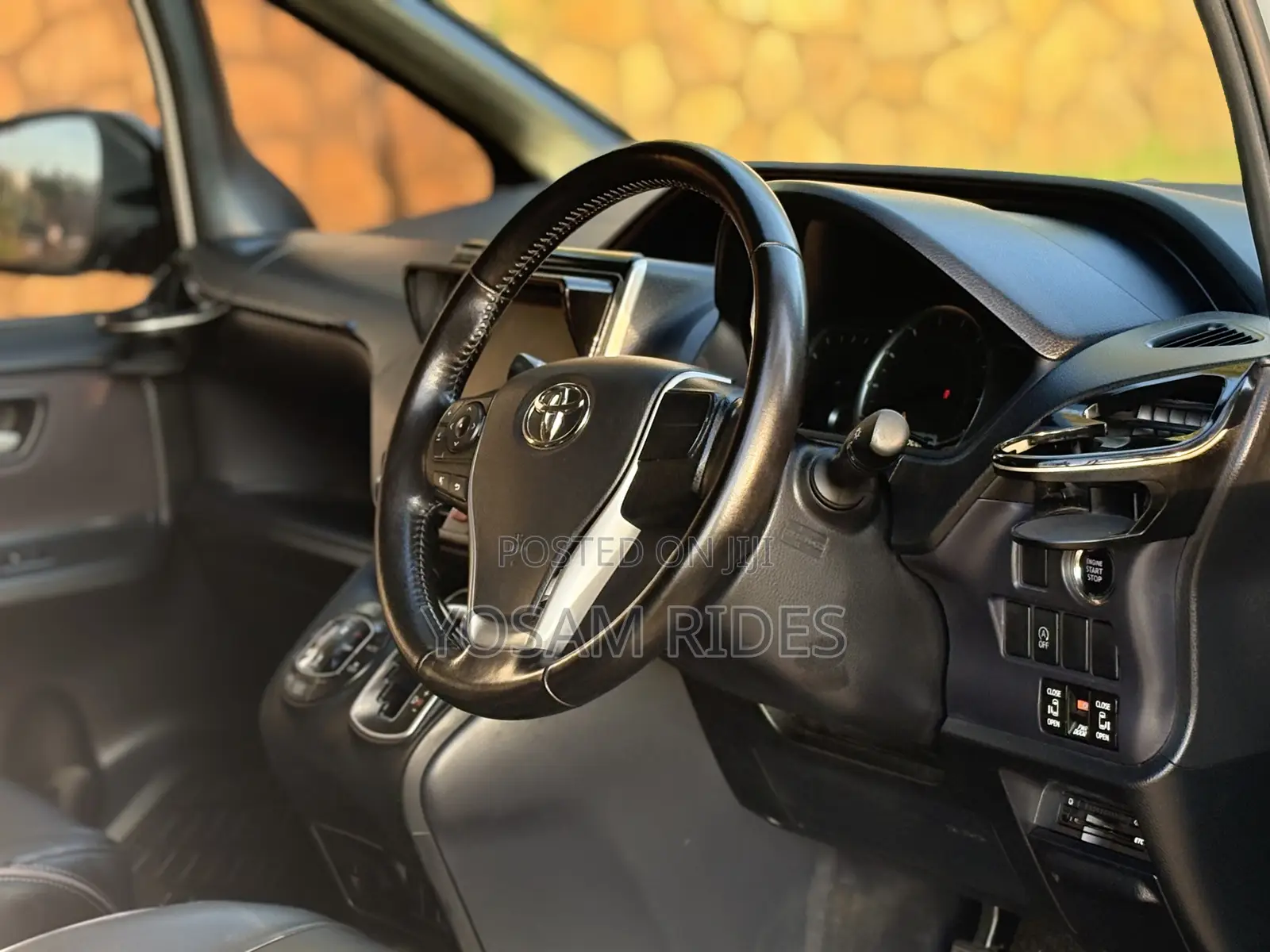 Toyota Noah 2.0 FWD (7 Seater) 2015 White