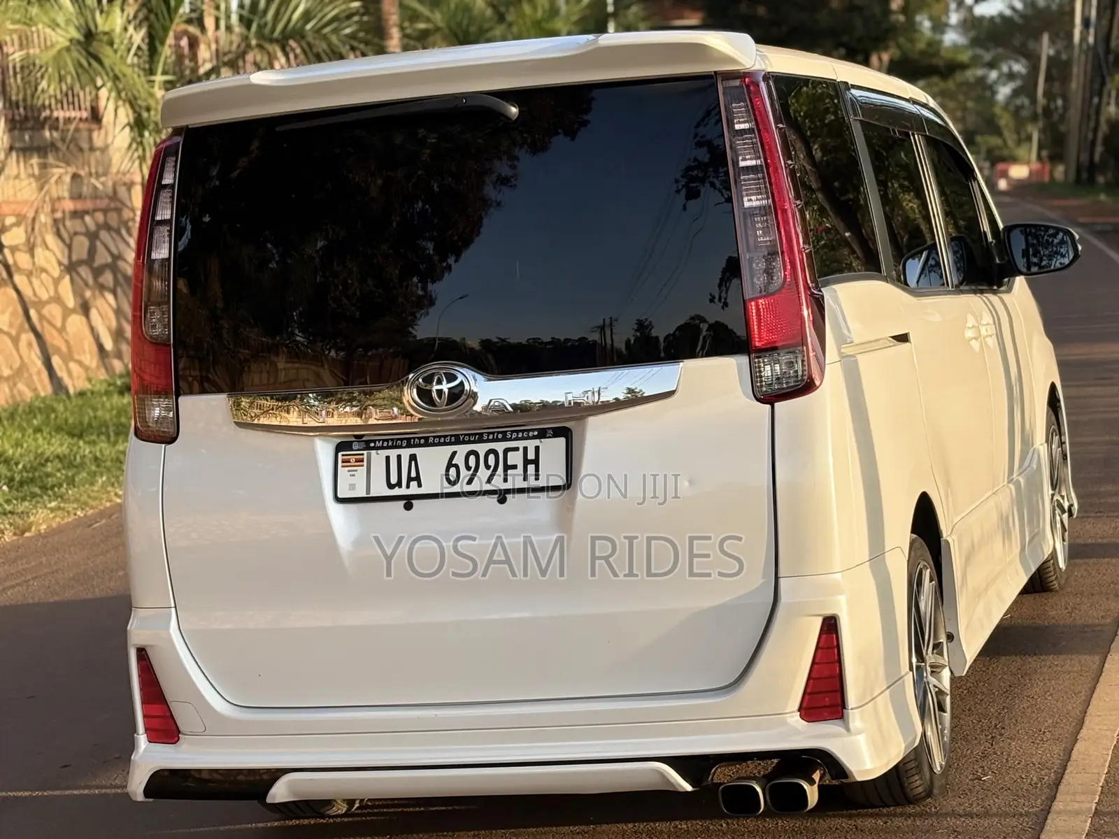 Toyota Noah 2.0 FWD (7 Seater) 2015 White
