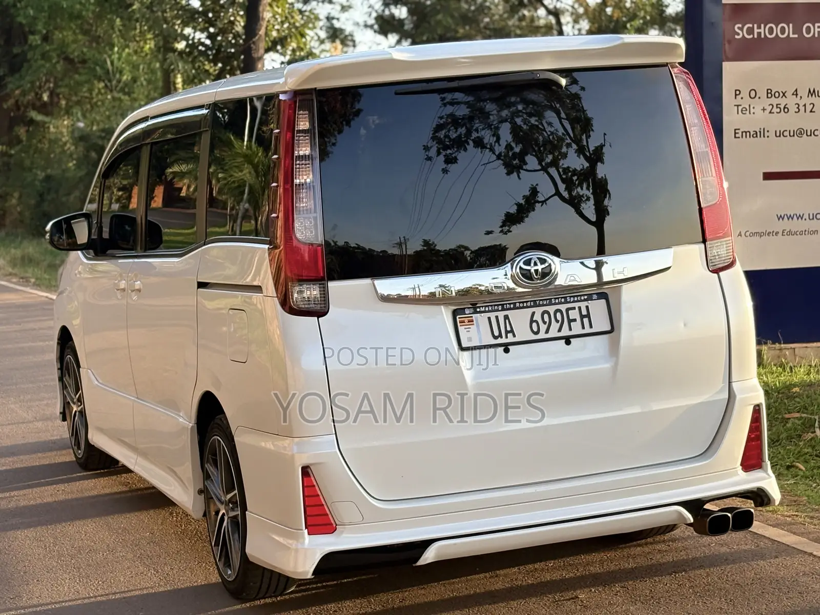 Toyota Noah 2.0 FWD (7 Seater) 2015 White
