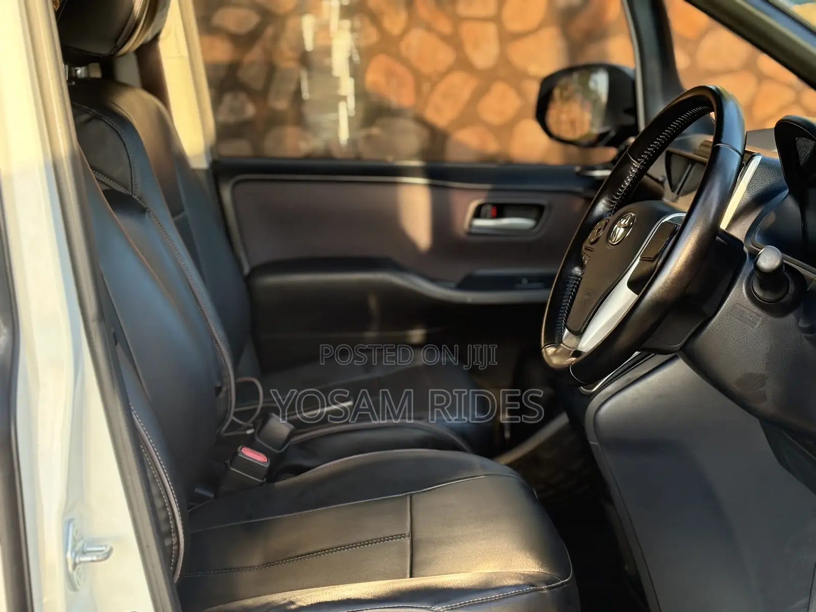 Toyota Noah 2.0 FWD (7 Seater) 2015 White