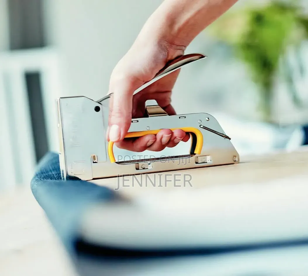 Heavy-Duty Manual Staple Gun Tacker