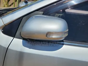 Toyota Noah 2012