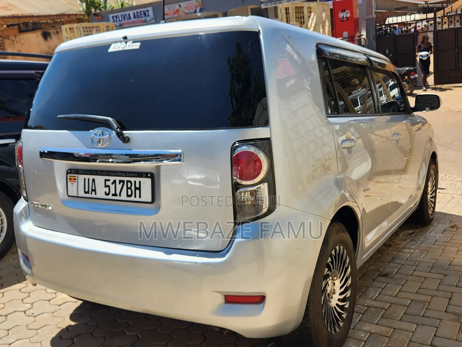 Toyota Corolla Rumion 2011
