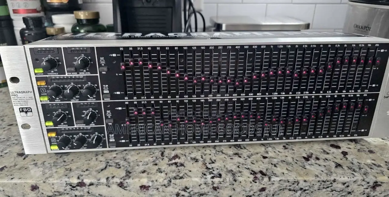 Professional 31 Band Stereo EQ Berhinger Ultragraph Pro FBQ6200HD.