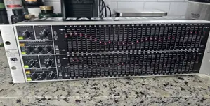 Professional 31 Band Stereo EQ Berhinger Ultragraph Pro FBQ6200HD.