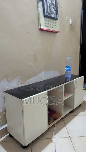 Center TV Stand